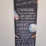 1er Etage - 90 M Plein Centre-ville ! *