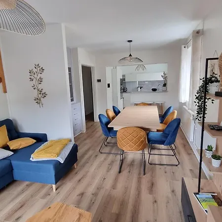 1er Etage - 90 M Plein Centre-ville ! Апартаменты