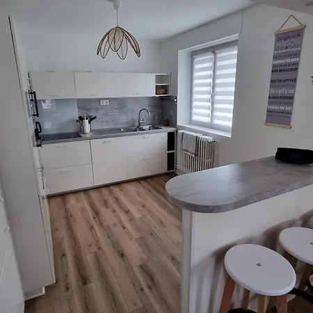 1er Etage - 90 M Plein Centre-ville ! Apartment *