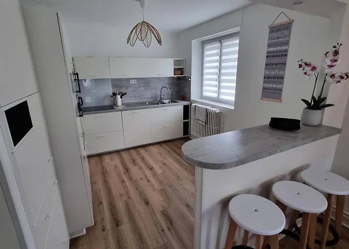 1er Etage - 90 M Plein Centre-ville ! Apartment *