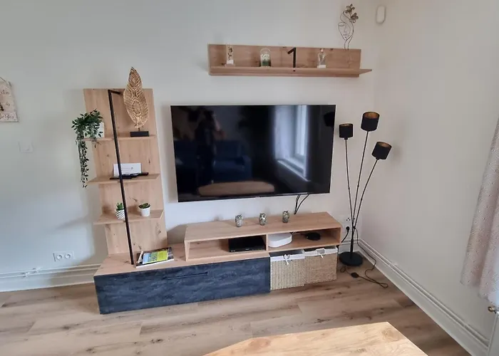 1er Etage - 90 M Plein Centre-ville ! *